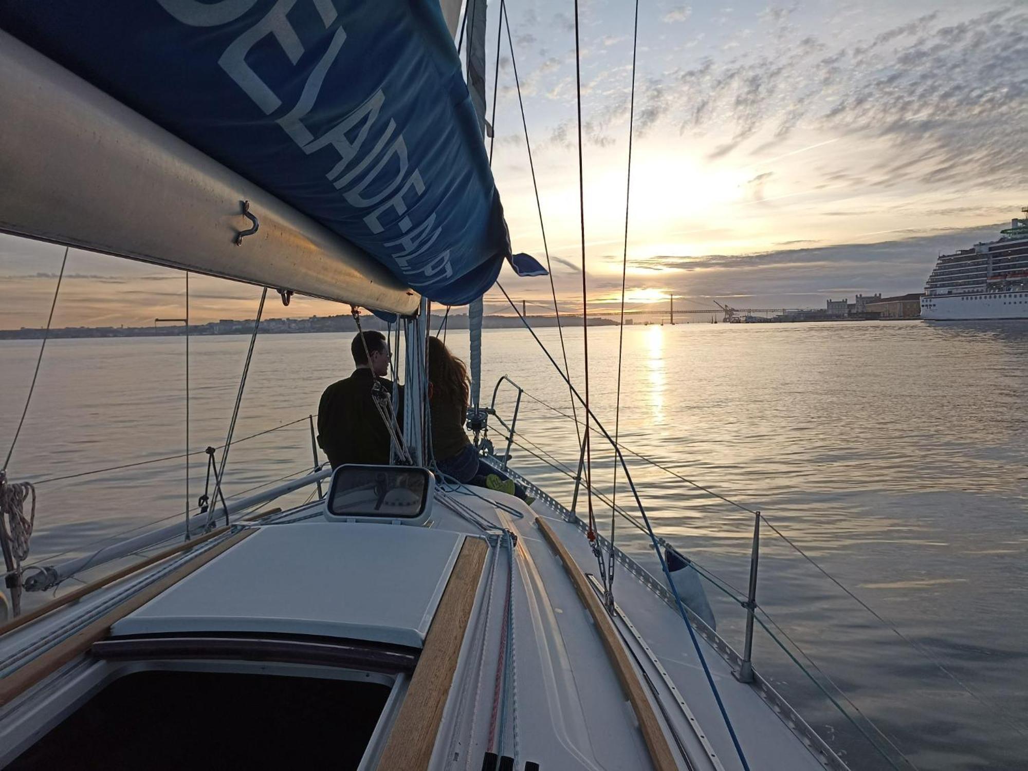 Be Local - Sleep Aboard The Santa Maria Sailing Boat In Lisbon Apartment Luaran gambar