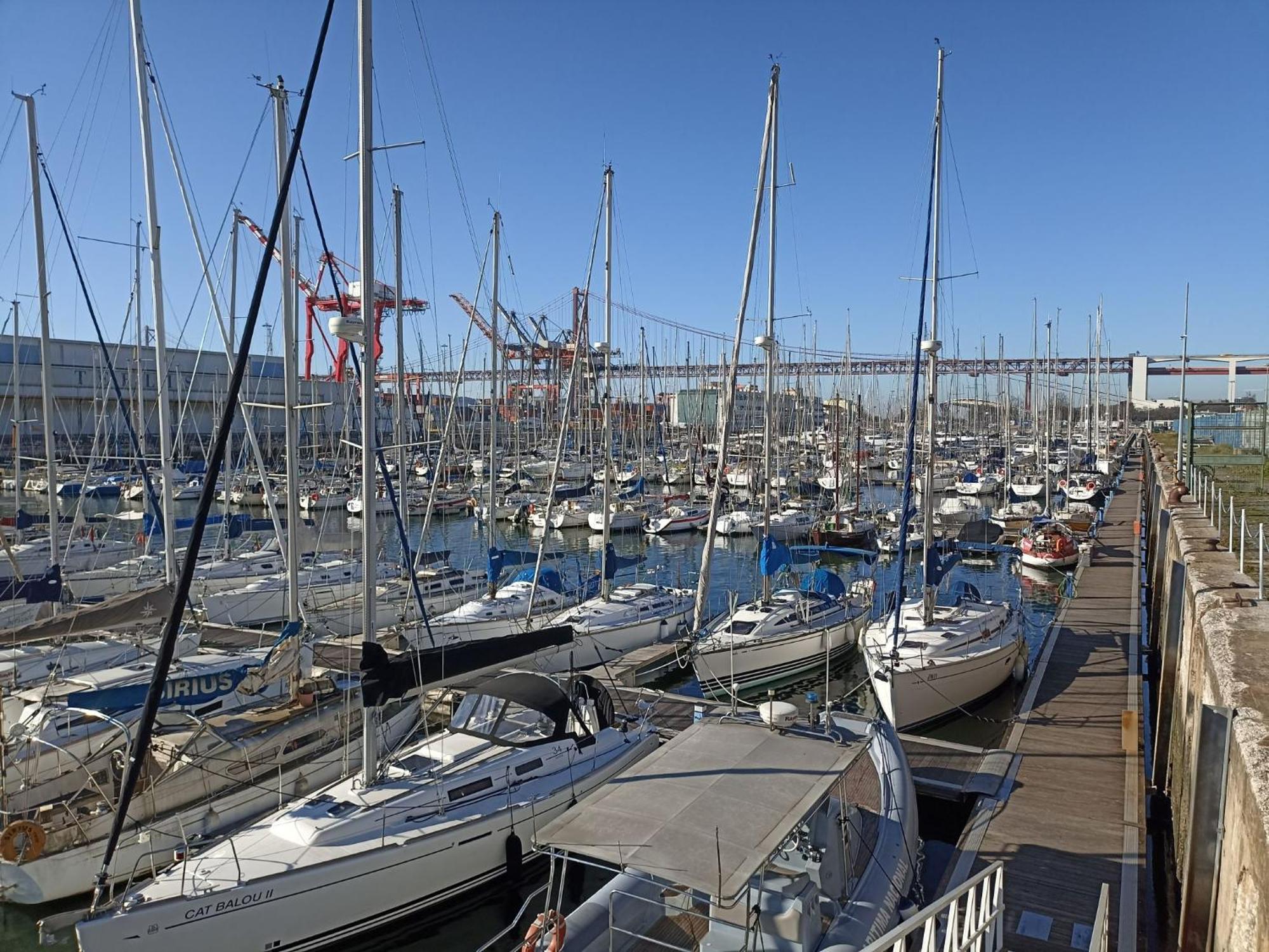 Be Local - Sleep Aboard The Santa Maria Sailing Boat In Lisbon Apartment Luaran gambar